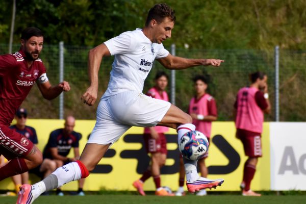 wp-content/uploads/2026/07/slider-de-luca-maglia-bianca.jpg