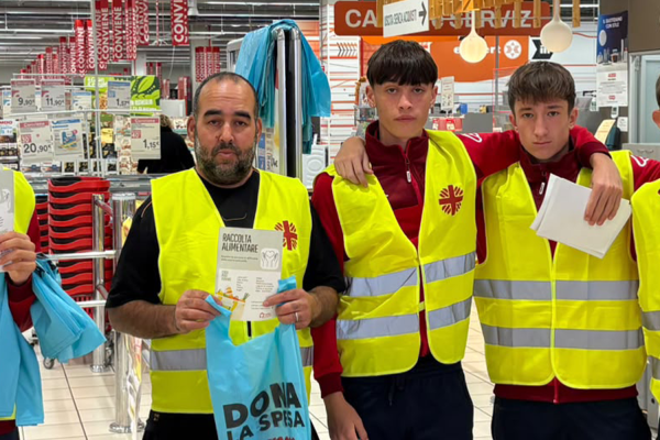 wp-content/uploads/2026/10/caritas-cremonese-under-16-dona-la-spesa.png